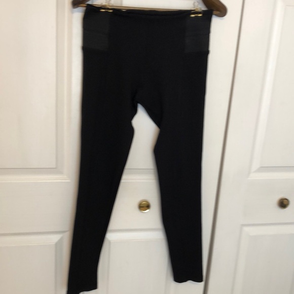 Zara Pants - Zara Basics skinny leggings w/side stretch panel.